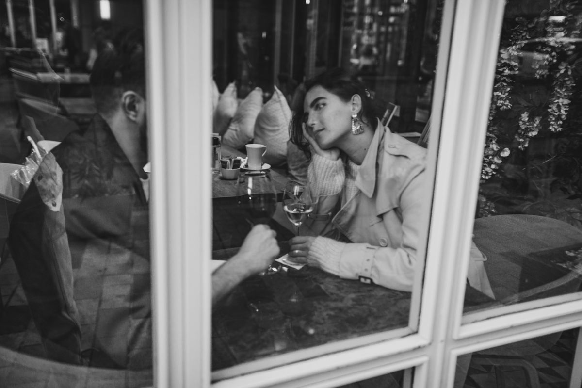 A couple enjoying wine on an intimate, romantic candlelit dinner date